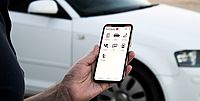 Handy mit der Rot Kreuz App darauf